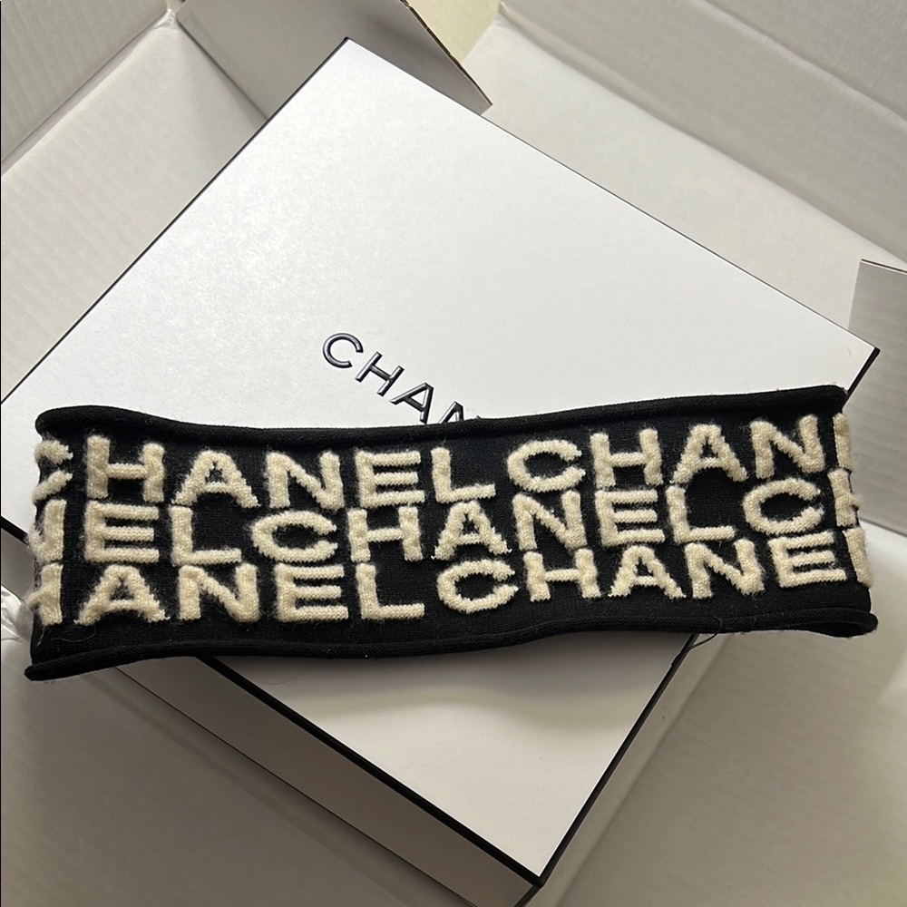 CHANEL Black and Cream Headband - Picture 13 of 17